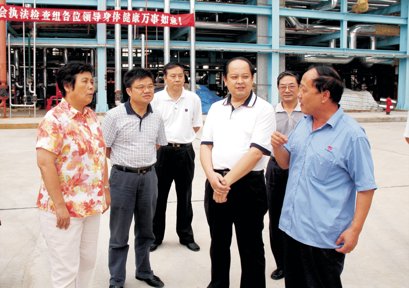 2008年9月10日，湖北省人大常委副主任蔣大國來公司，對公司《勞動合同法》實施情況進行檢查
